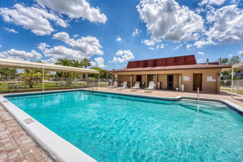 Condo & Townhome Photos