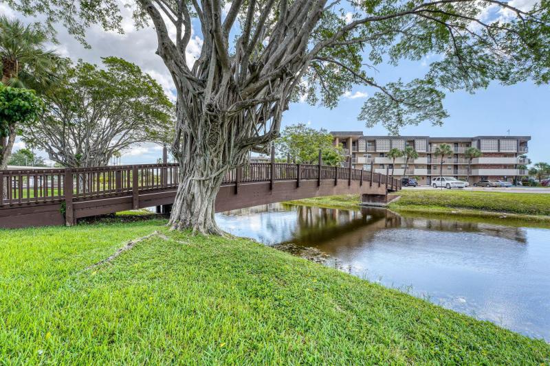  Condo & Townhome Photos
