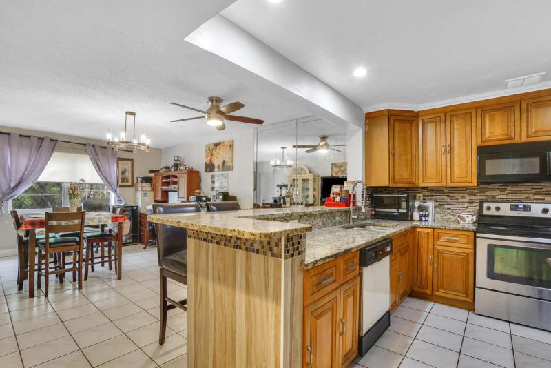  Condo & Townhome Photos