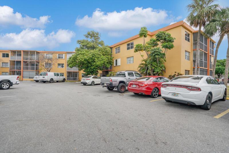  Condo & Townhome Photos