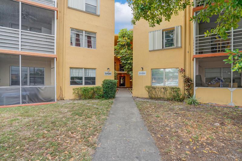  Condo & Townhome Photos