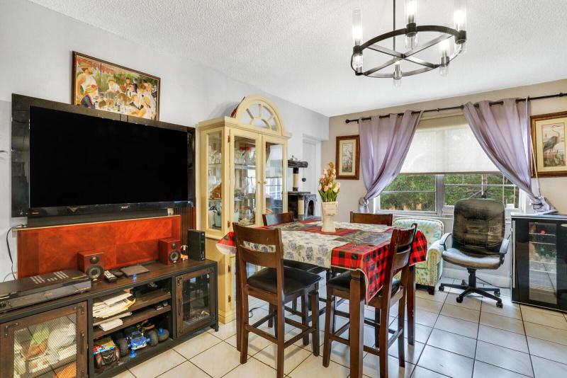  Condo & Townhome Photos