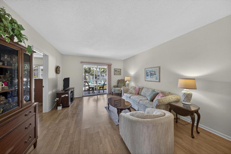  Condo & Townhome Photos