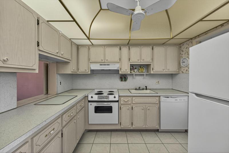  Condo & Townhome Photos