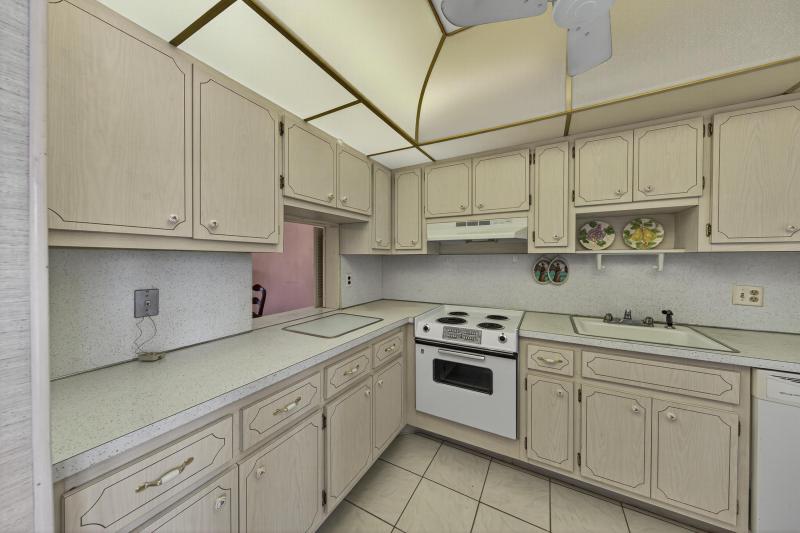  Condo & Townhome Photos
