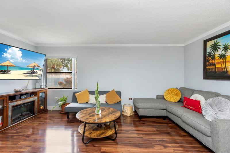  Condo & Townhome Photos