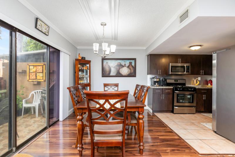  Condo & Townhome Photos