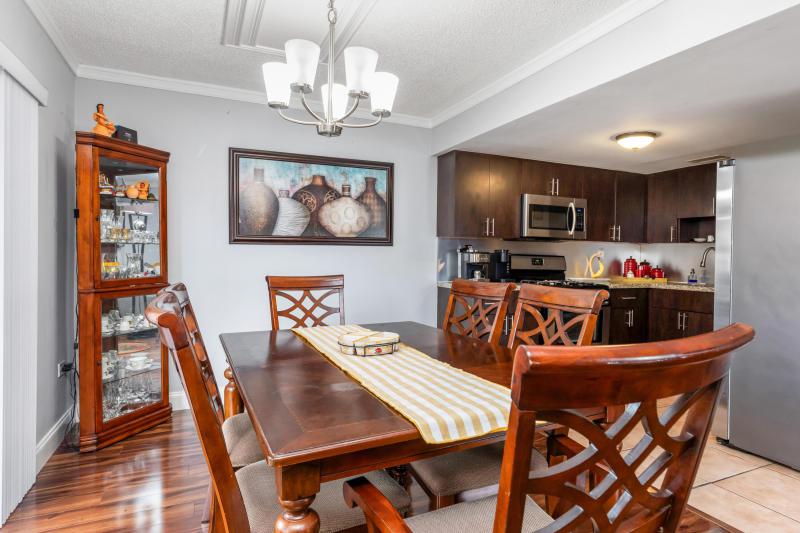  Condo & Townhome Photos