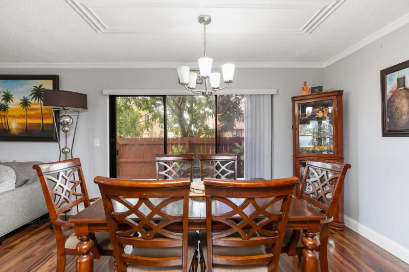 Condo & Townhome Photos