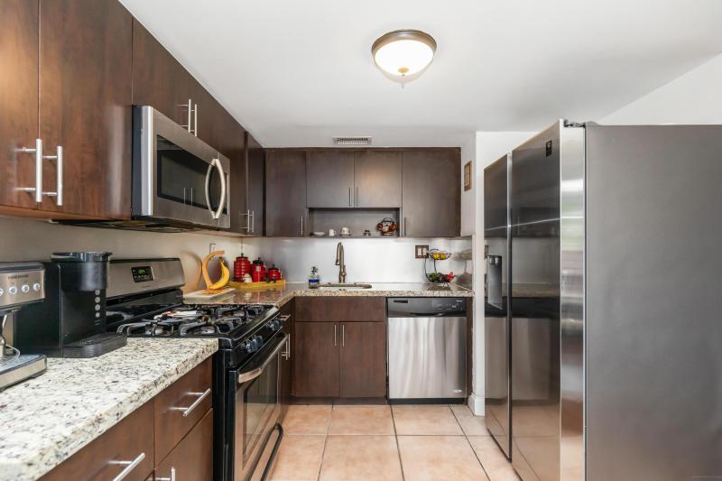  Condo & Townhome Photos