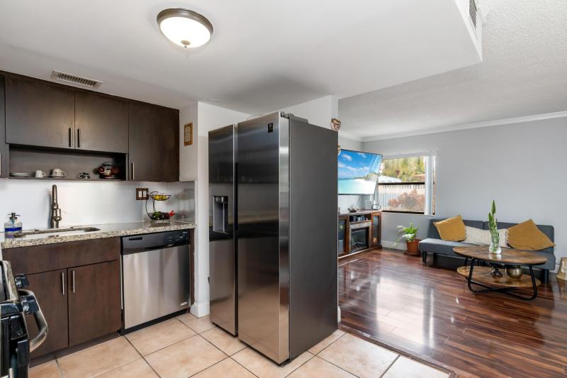  Condo & Townhome Photos