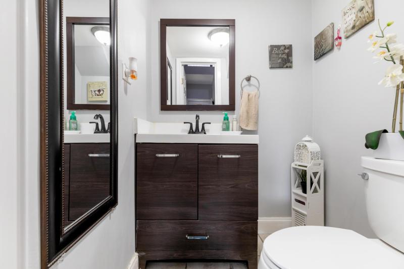  Condo & Townhome Photos
