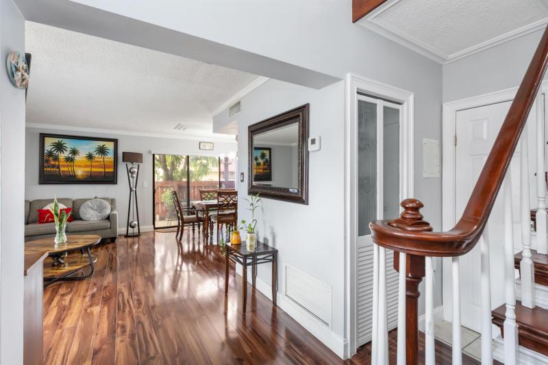  Condo & Townhome Photos