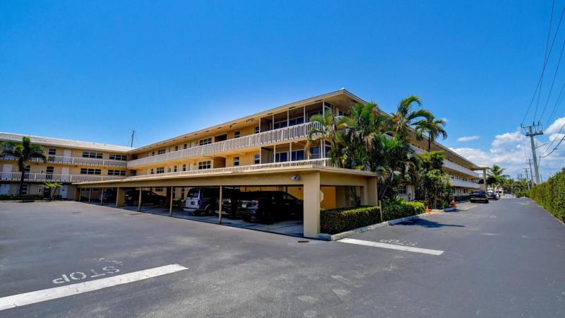  Condo & Townhome Photos