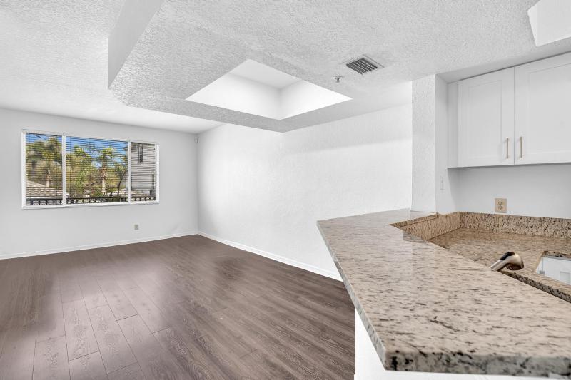  Condo & Townhome Photos