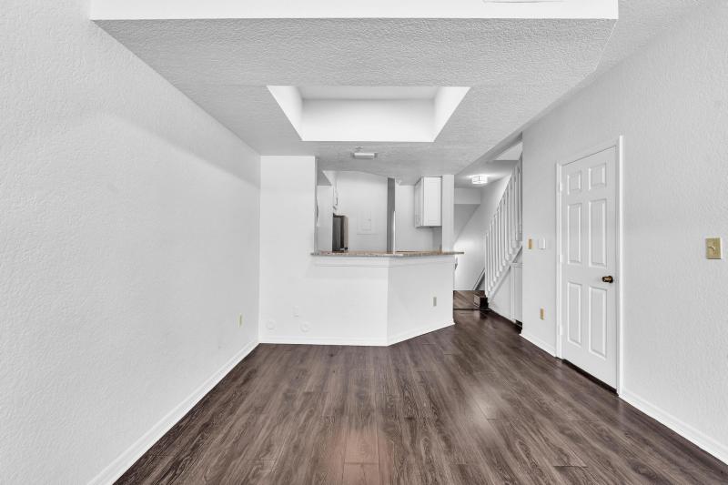  Condo & Townhome Photos