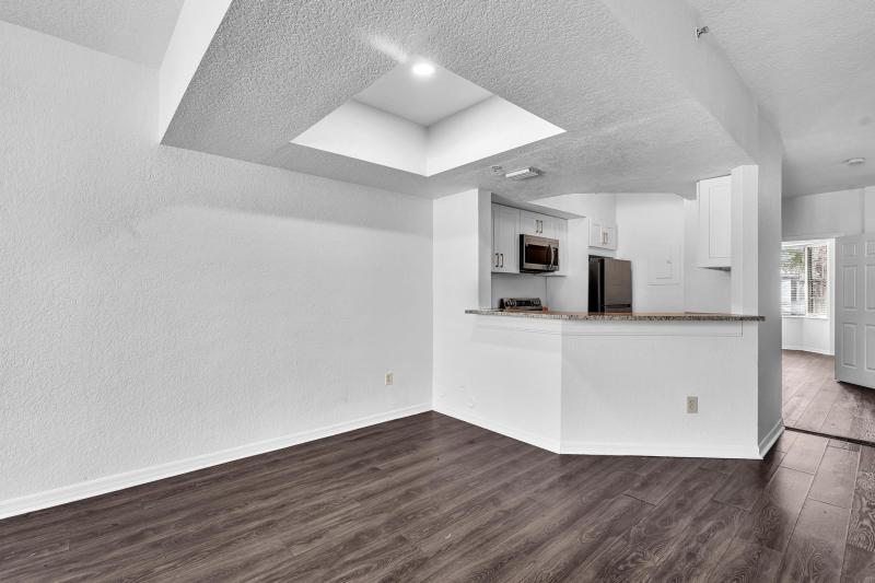  Condo & Townhome Photos