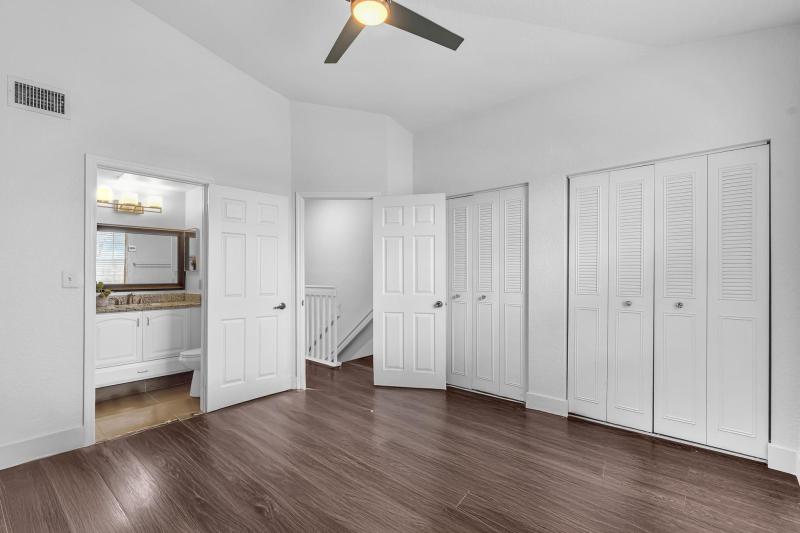  Condo & Townhome Photos