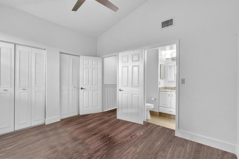  Condo & Townhome Photos