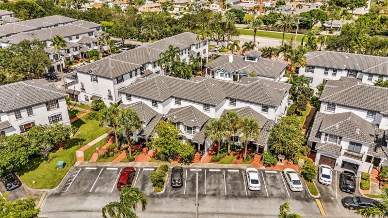  Condo & Townhome Photos