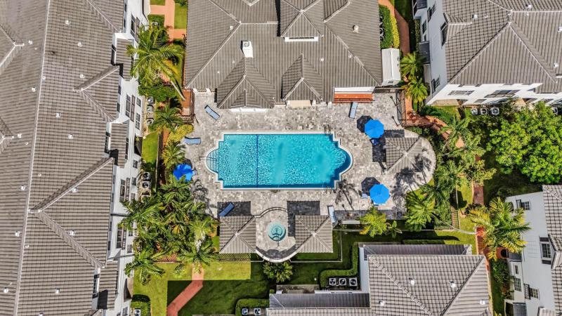 Condo & Townhome Photos