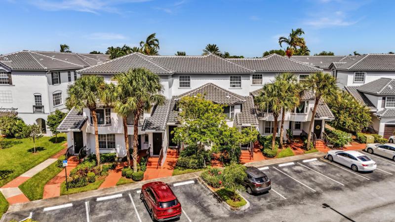  Condo & Townhome Photos