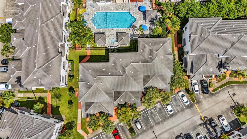  Condo & Townhome Photos