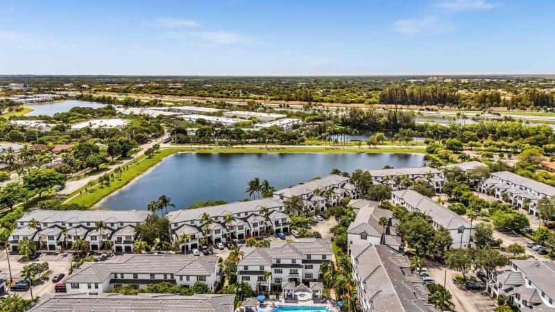  Condo & Townhome Photos