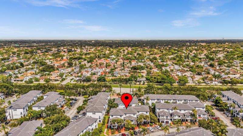 Condo & Townhome Photos