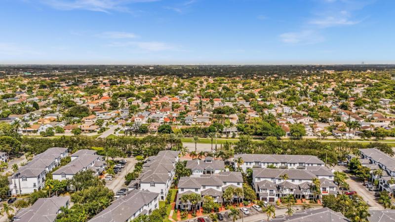  Condo & Townhome Photos