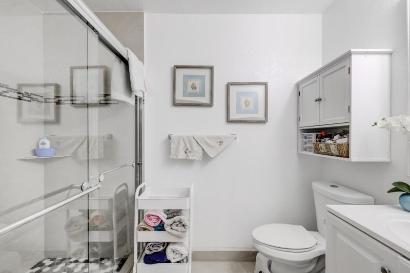  Condo & Townhome Photos
