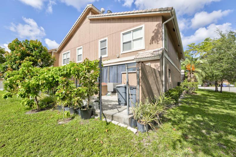 Condo & Townhome Photos