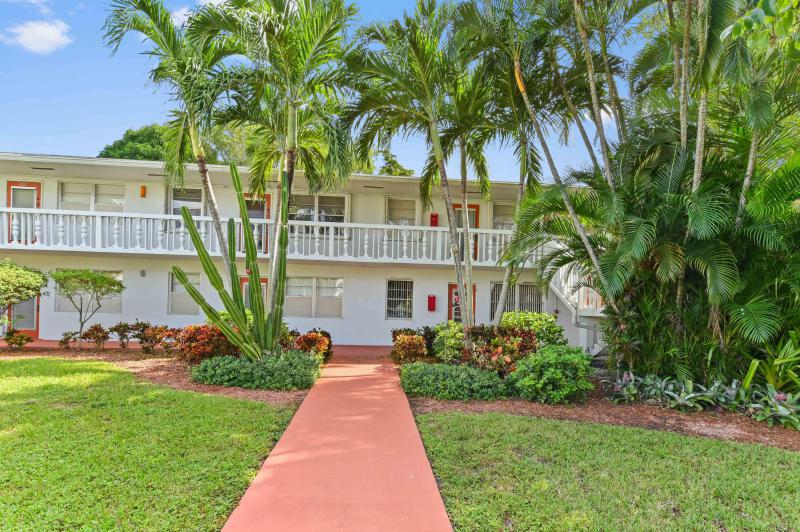  Condo & Townhome Photos
