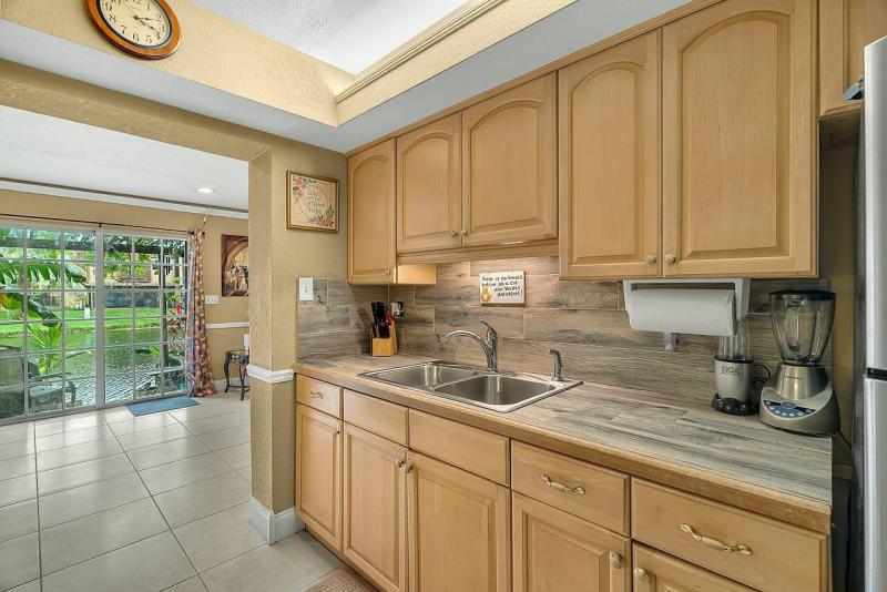  Condo & Townhome Photos