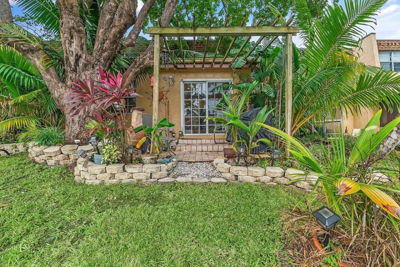  Condo & Townhome Photos