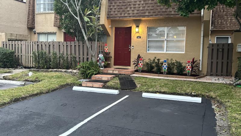  Condo & Townhome Photos