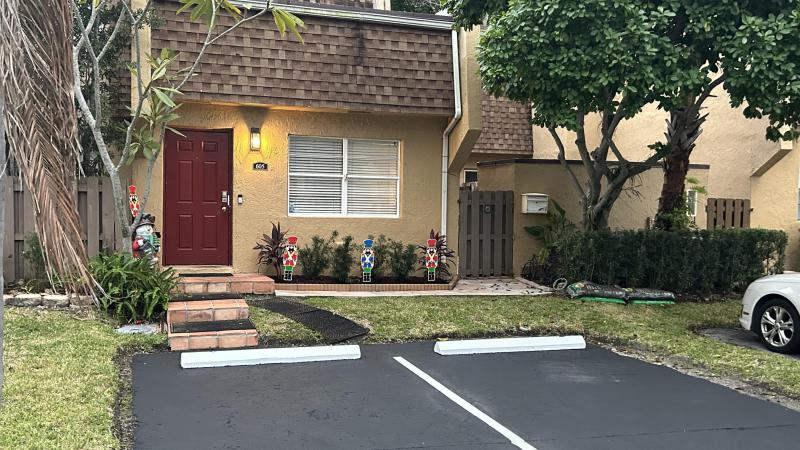  Condo & Townhome Photos