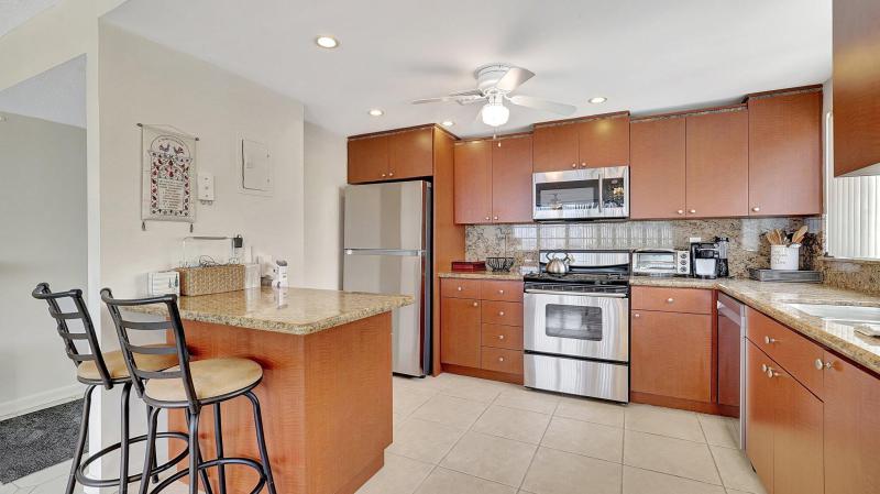  Condo & Townhome Photos