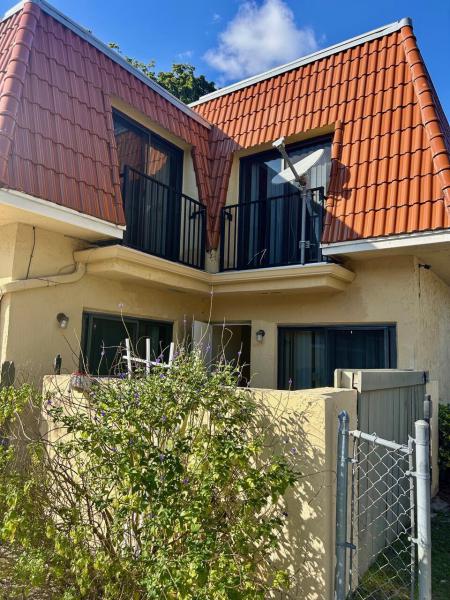  Condo & Townhome Photos