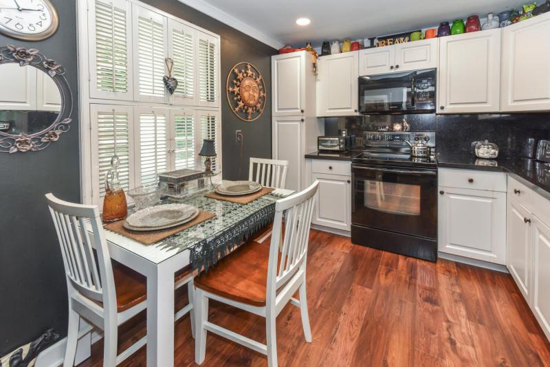  Condo & Townhome Photos