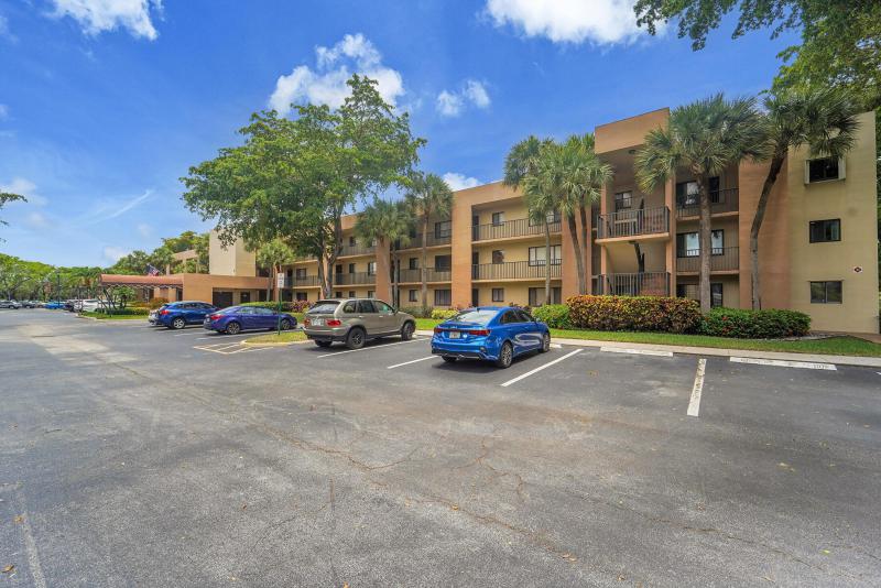  Condo & Townhome Photos