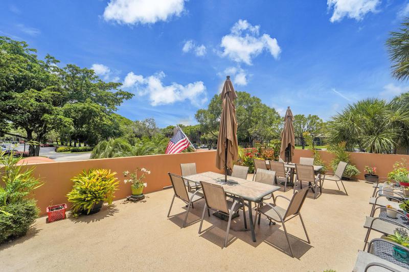  Condo & Townhome Photos