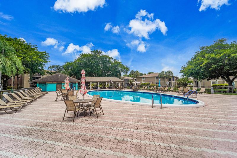  Condo & Townhome Photos