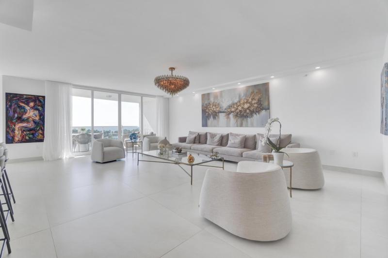  Condo & Townhome Photos