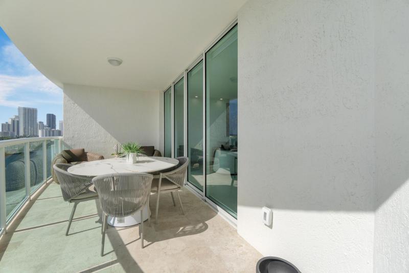  Condo & Townhome Photos