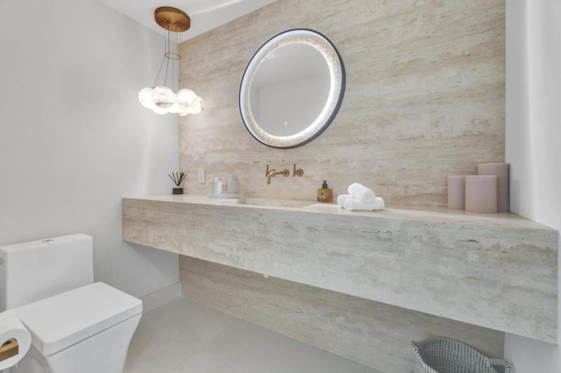  Condo & Townhome Photos