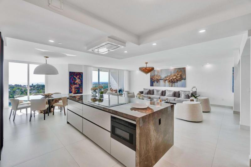  Condo & Townhome Photos