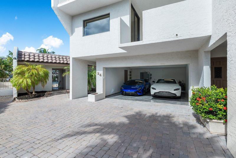  Condo & Townhome Photos