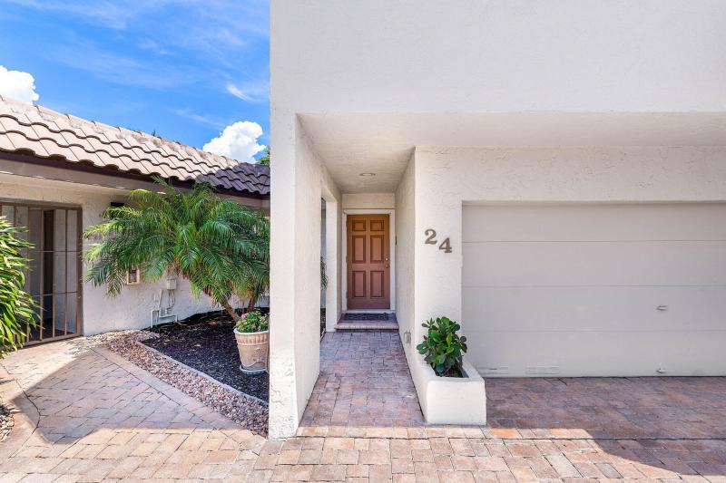  Condo & Townhome Photos