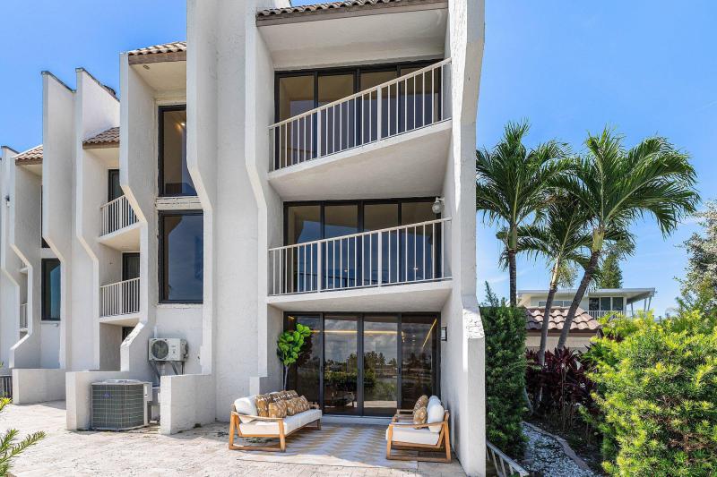  Condo & Townhome Photos
